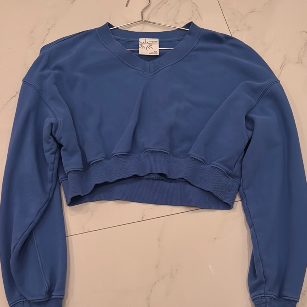 Aeries blue cropped crewneck